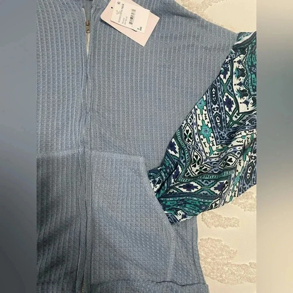 Baea Vintage Sleeve Design Zip Up Hoodie - Picture 2 of 5